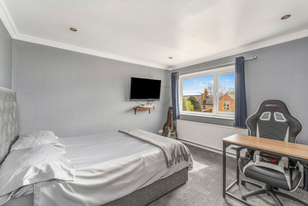 Gauntlets Close Bloxham